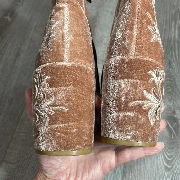 Kenneth Cole Renna Floral Embroidered Velvet Ankle Boots Blush / Dusty Rose 8 - Picture 14 of 15